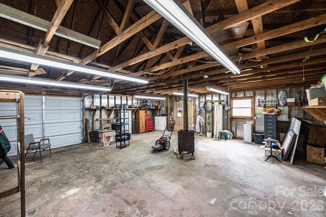 1250 21st Avenue NE, Hickory, NC 28601