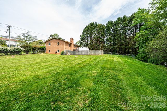 1250 21st Avenue NE, Hickory, NC 28601