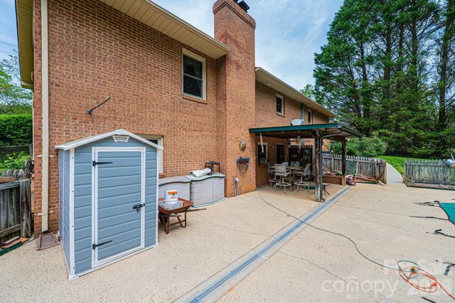 1250 21st Avenue NE, Hickory, NC 28601