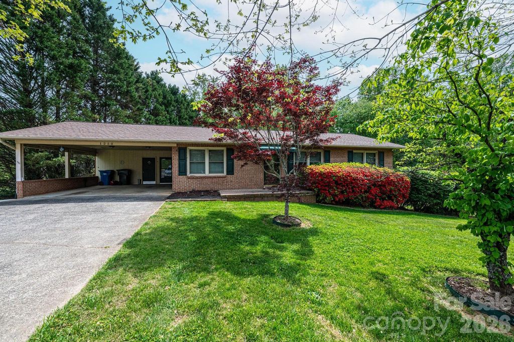 1250 21st Avenue NE, Hickory, NC 28601