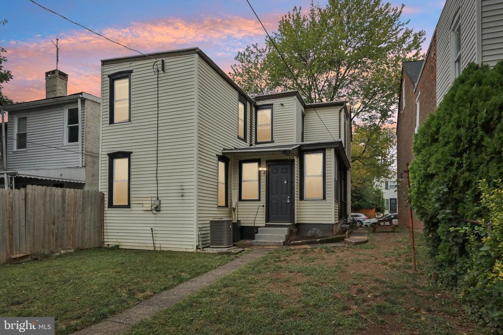 418 WALNUT ST, Pottstown, PA 19464