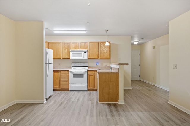 2800 Trailwood Pines Lane 102, Raleigh, NC 27603