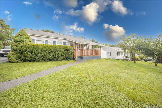 32 Peter Cooper Drive, Poughkeepsie, NY 12601