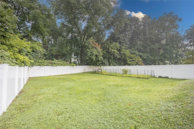 32 Peter Cooper Drive, Poughkeepsie, NY 12601