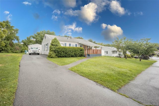 32 Peter Cooper Drive, Poughkeepsie, NY 12601