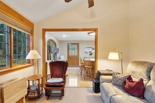 2 Tomah Dr, Peabody, MA 01960