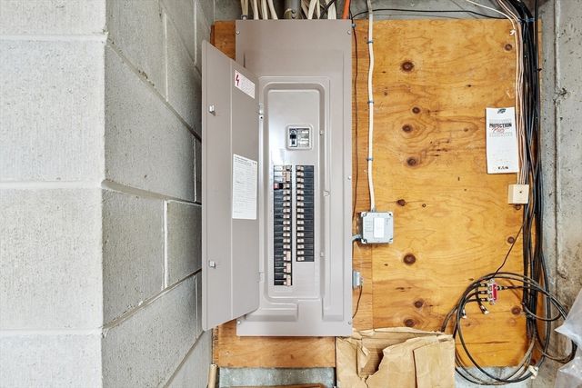 2 Tomah Dr, Peabody, MA 01960