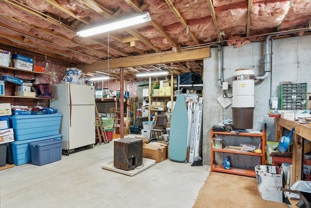 2 Tomah Dr, Peabody, MA 01960