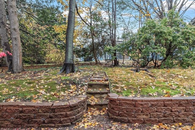 2 Tomah Dr, Peabody, MA 01960