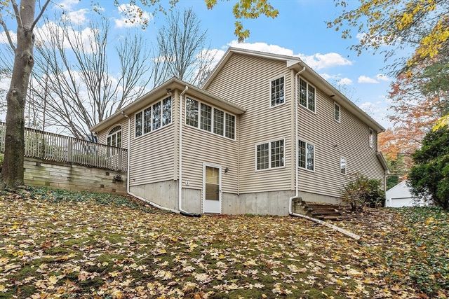 2 Tomah Dr, Peabody, MA 01960