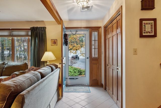 2 Tomah Dr, Peabody, MA 01960