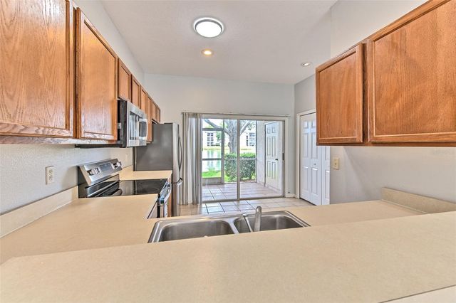 18504 PEBBLE LAKE COURT, Tampa, FL 33647