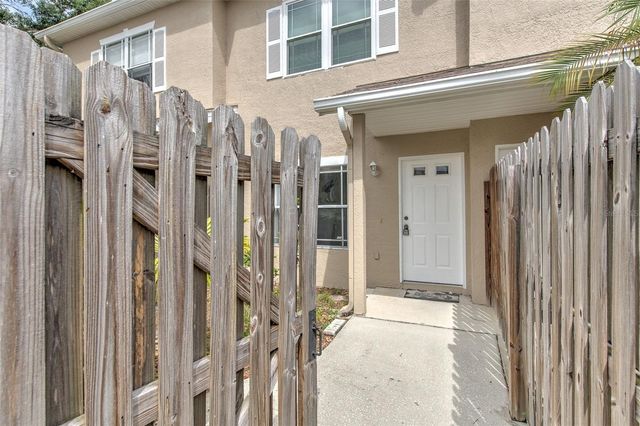 18504 PEBBLE LAKE COURT, Tampa, FL 33647
