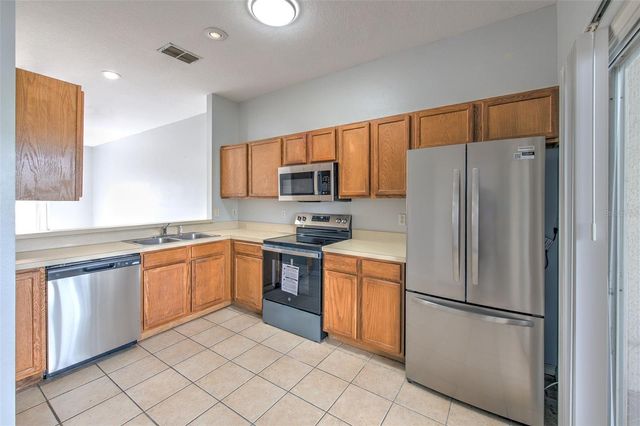 18504 PEBBLE LAKE COURT, Tampa, FL 33647