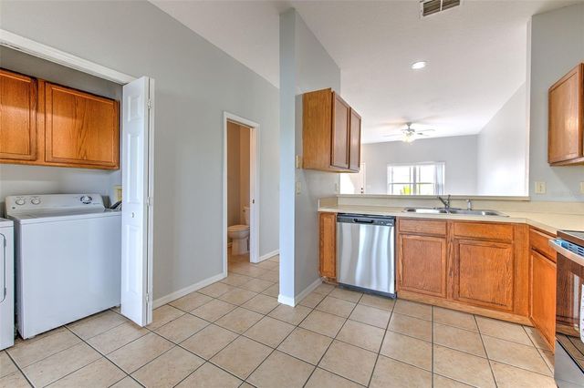 18504 PEBBLE LAKE COURT, Tampa, FL 33647