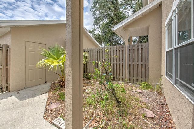 18504 PEBBLE LAKE COURT, Tampa, FL 33647