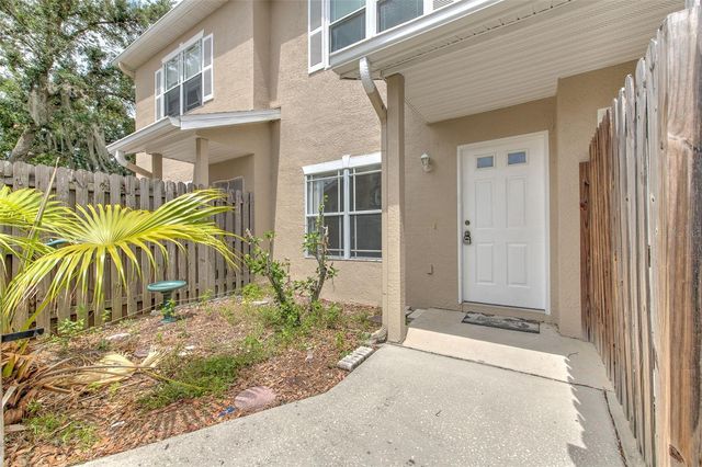 18504 PEBBLE LAKE COURT, Tampa, FL 33647