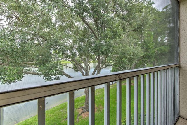 18504 PEBBLE LAKE COURT, Tampa, FL 33647