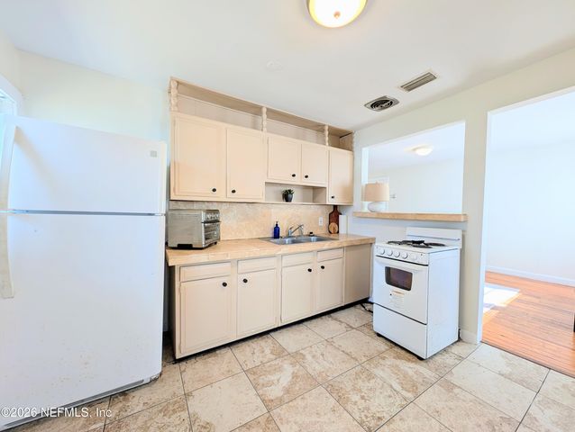 1630 LARUE Avenue, Jacksonville, FL 32207