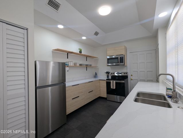 1630 LARUE Avenue, Jacksonville, FL 32207
