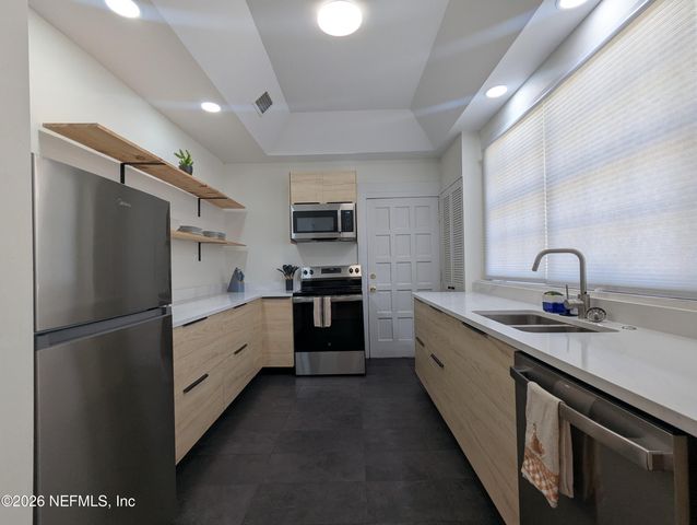 1630 LARUE Avenue, Jacksonville, FL 32207