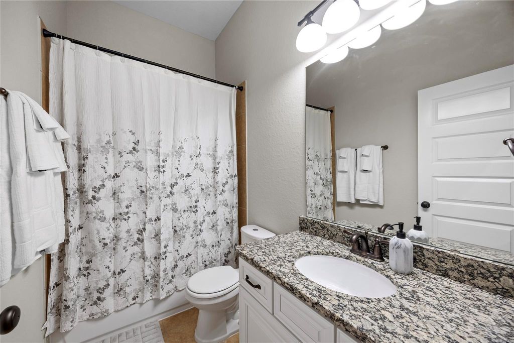 Image 40 of property listing at 7819 Lost Pecan Way, Missouri City, TX 77459