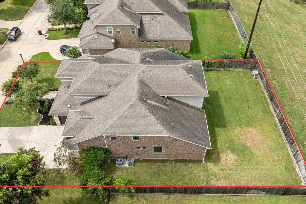 Image 7 of property listing at 7819 Lost Pecan Way, Missouri City, TX 77459