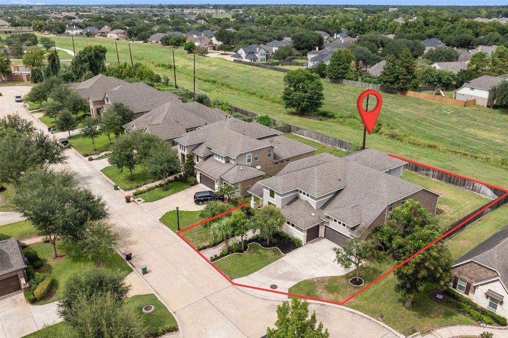 Image 8 of property listing at 7819 Lost Pecan Way, Missouri City, TX 77459