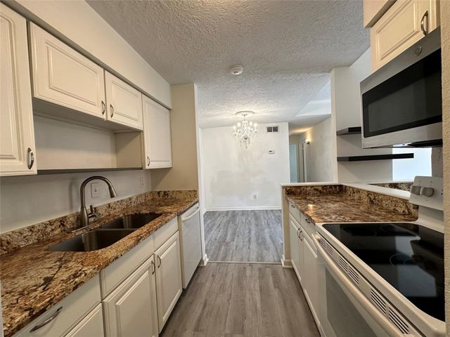 2125 Augusta Drive 55, Houston, TX 77057