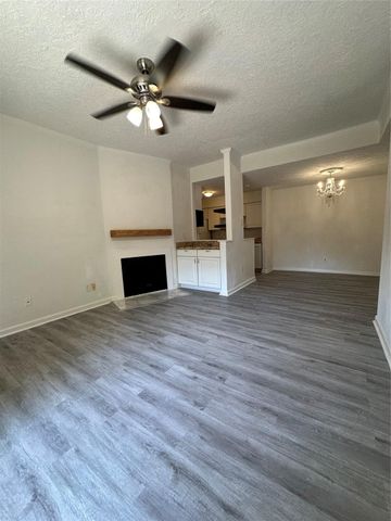 2125 Augusta Drive 55, Houston, TX 77057