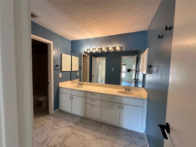 2125 Augusta Drive 55, Houston, TX 77057