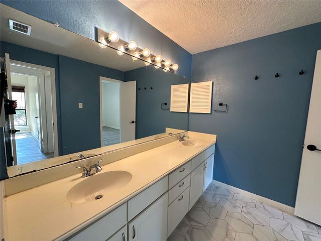 2125 Augusta Drive 55, Houston, TX 77057