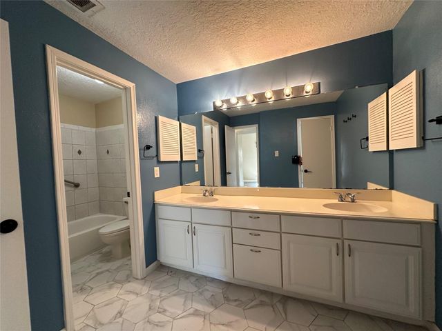 2125 Augusta Drive 55, Houston, TX 77057