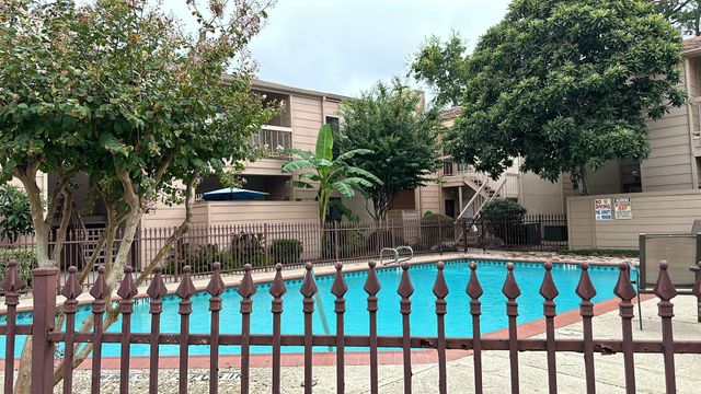 2125 Augusta Drive 55, Houston, TX 77057