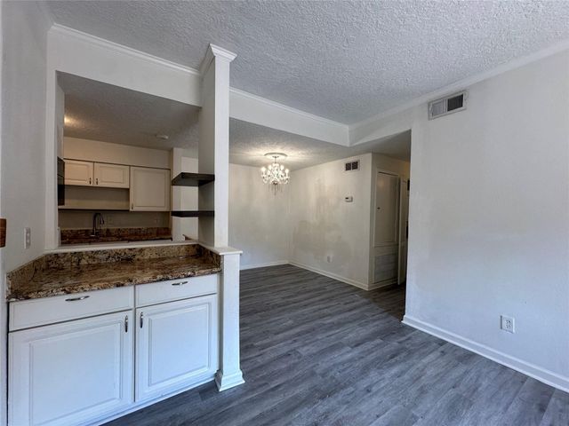 2125 Augusta Drive 55, Houston, TX 77057