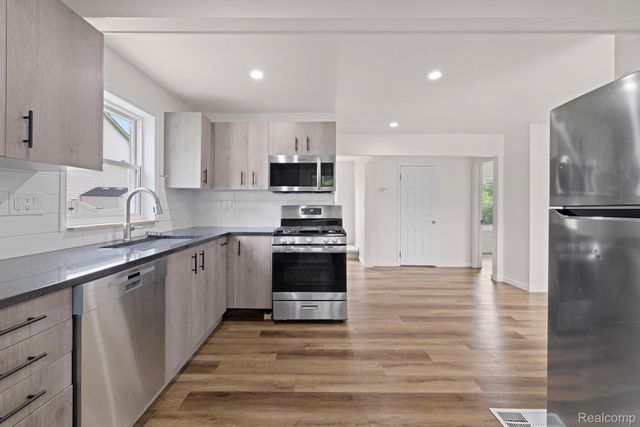2891 Culbertson Avenue, Rochester Hills, MI 48307