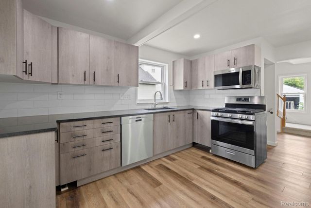 2891 Culbertson Avenue, Rochester Hills, MI 48307