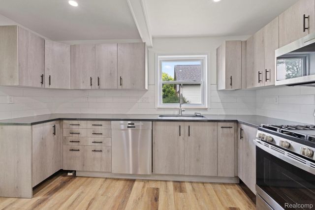 2891 Culbertson Avenue, Rochester Hills, MI 48307