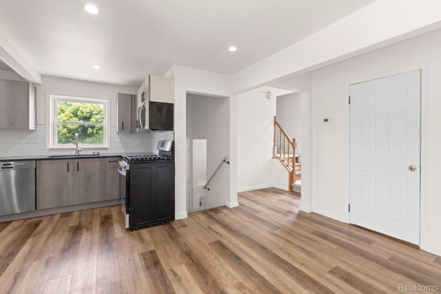 2891 Culbertson Avenue, Rochester Hills, MI 48307
