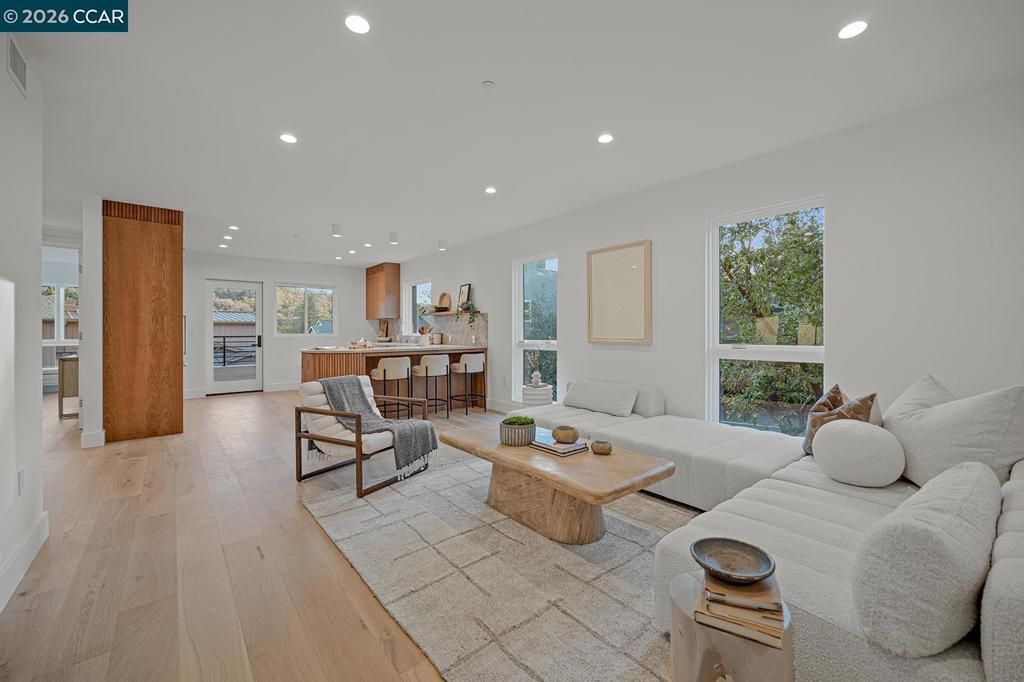 Image 1 of property listing at 3742 Mt. Diablo Blvd #2A WOODHAVEN 2A, Lafayette, CA 94549