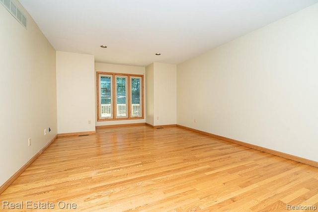 4586 Klais Drive, Clarkston, MI 48348