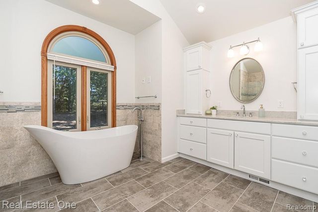 4586 Klais Drive, Clarkston, MI 48348
