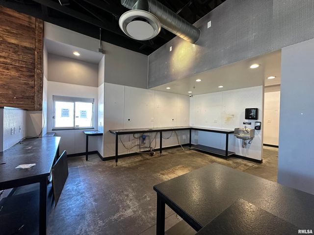 1025 UTICA RIDGE Place, Bettendorf, IA 52722