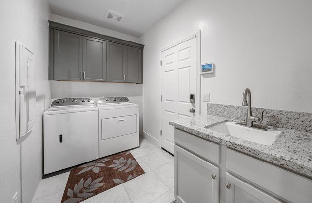 928 Skansen Street, Kingsburg, CA 93631