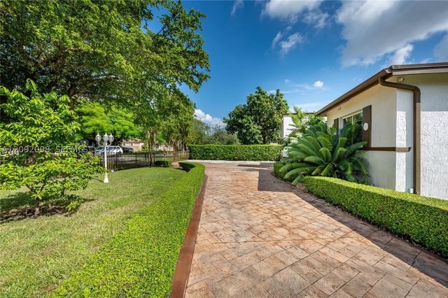 589 Miller Dr, Miami Springs, FL 33166
