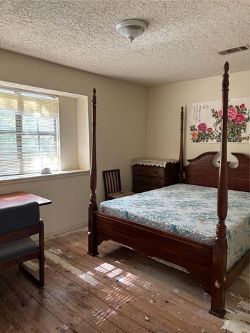 13042 Richmond Avenue, Houston, TX 77082