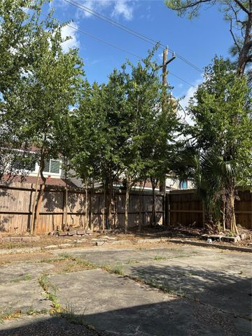 13042 Richmond Avenue, Houston, TX 77082