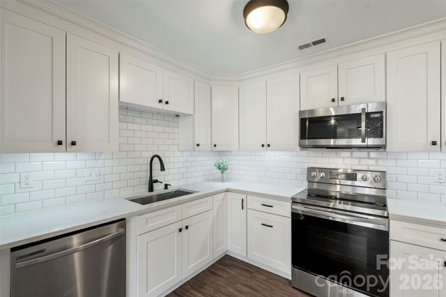 1032 Churchill Downs Court J, Charlotte, NC 28211