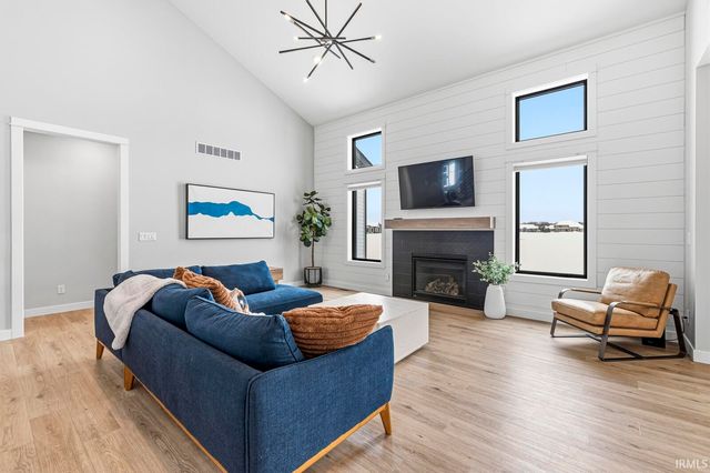 50637 Stonecutter Drive, Granger, IN 46530