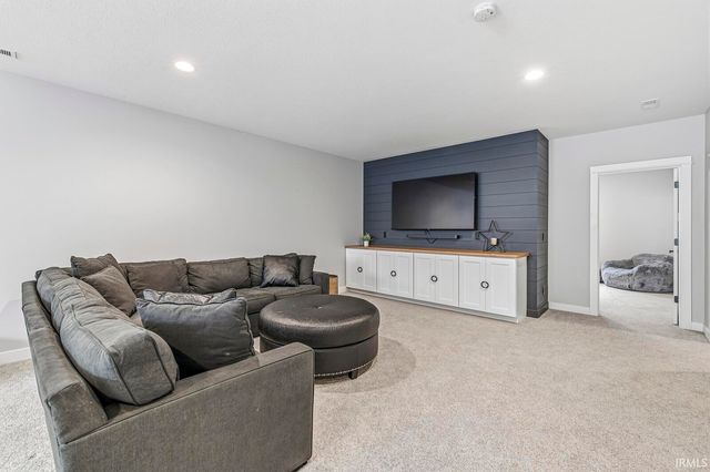 50637 Stonecutter Drive, Granger, IN 46530